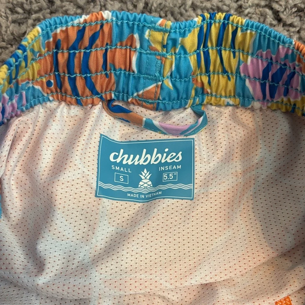 Colorful Tropical Fish Print Swim Trunks - Chubbies Fish Tank - S 5.5 inseam